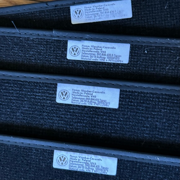 ✨Genuine VW Volkswagen Tiguan Floor Mats✨ ~Set of 4 *NEW* ✨ 5N1.863.011 B EUN - Picture 5 of 8